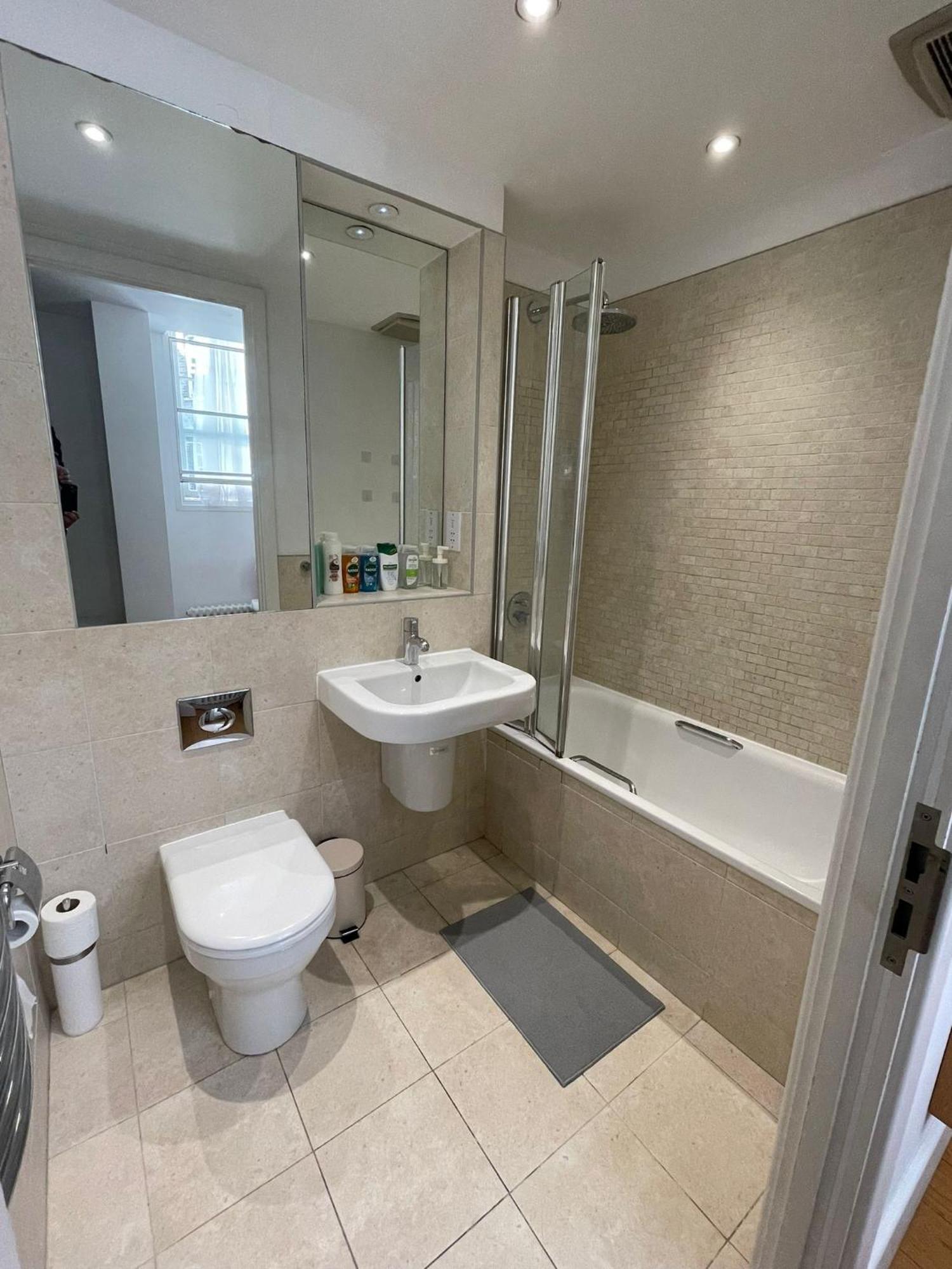 One Bedroom Apartment In Holborn ロンドン エクステリア 写真