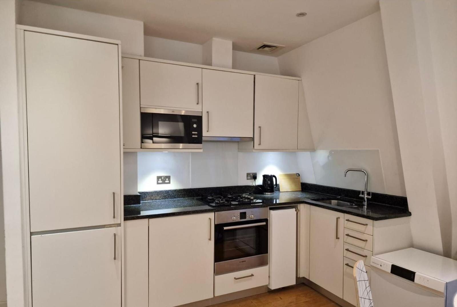One Bedroom Apartment In Holborn ロンドン エクステリア 写真