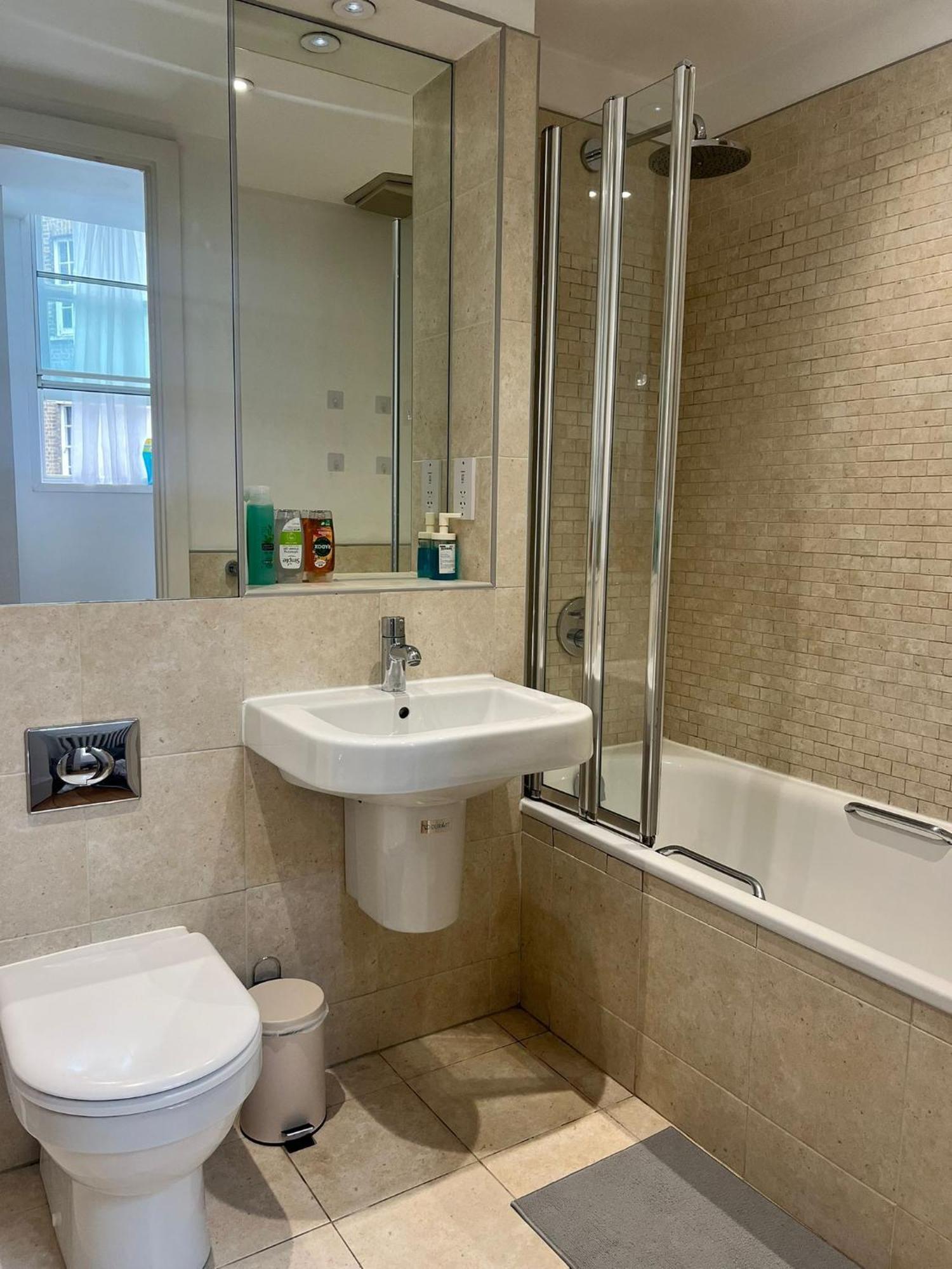 One Bedroom Apartment In Holborn ロンドン エクステリア 写真