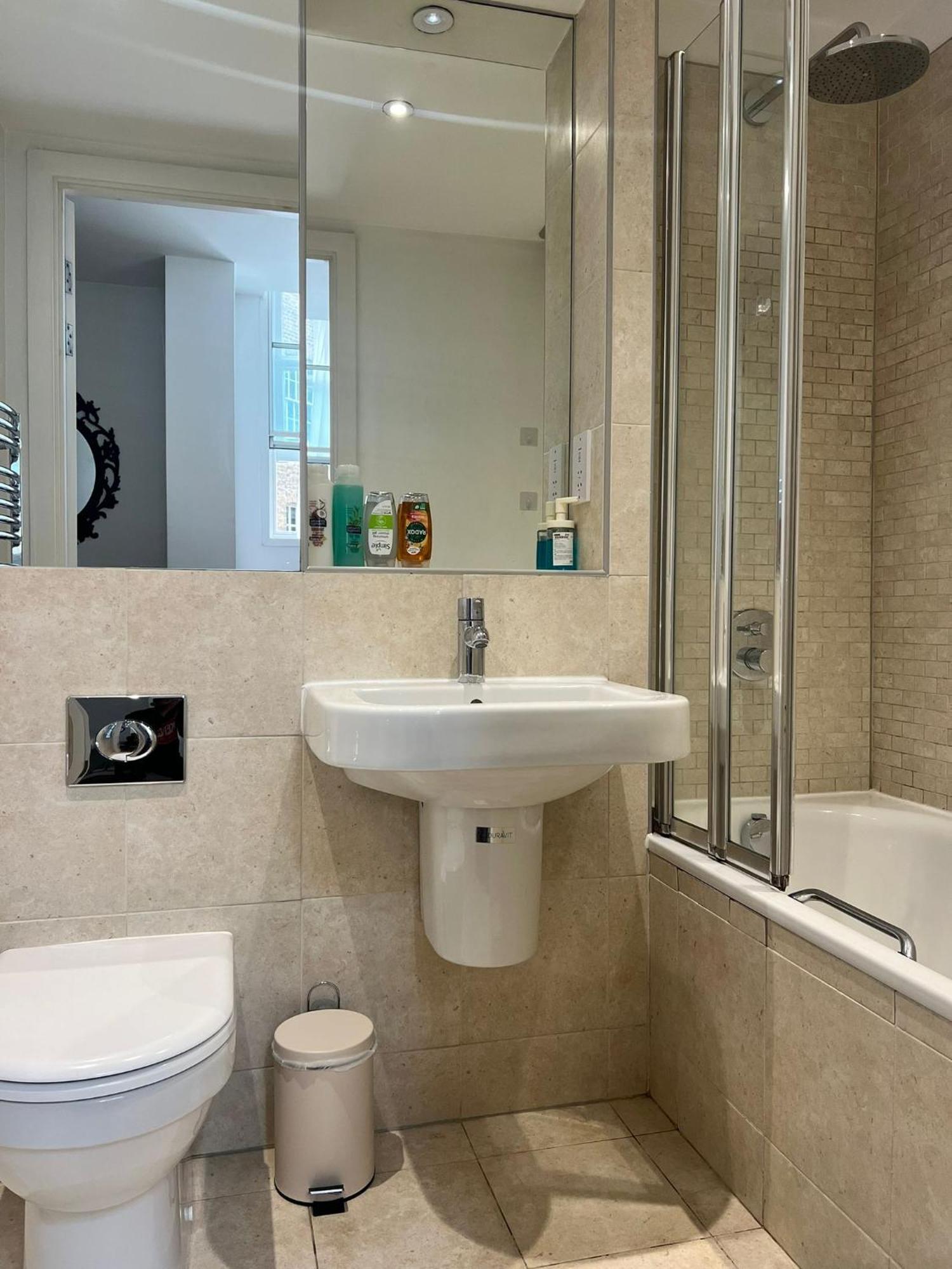 One Bedroom Apartment In Holborn ロンドン エクステリア 写真